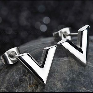V earrings